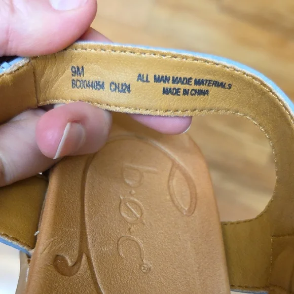 BOC by Born Hollyn Adjustable Strap Footbed Comfort Sandals Light Blue - Picture 9 of 12